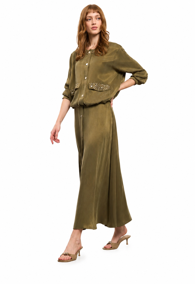 Ensemble long satiné kaki à clous dorés