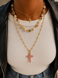 Collier Croix Jésus – Cristaux Multicolores Dorés