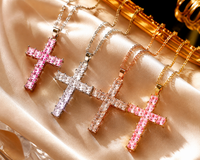 Collier Croix Jésus – Cristaux Multicolores Dorés