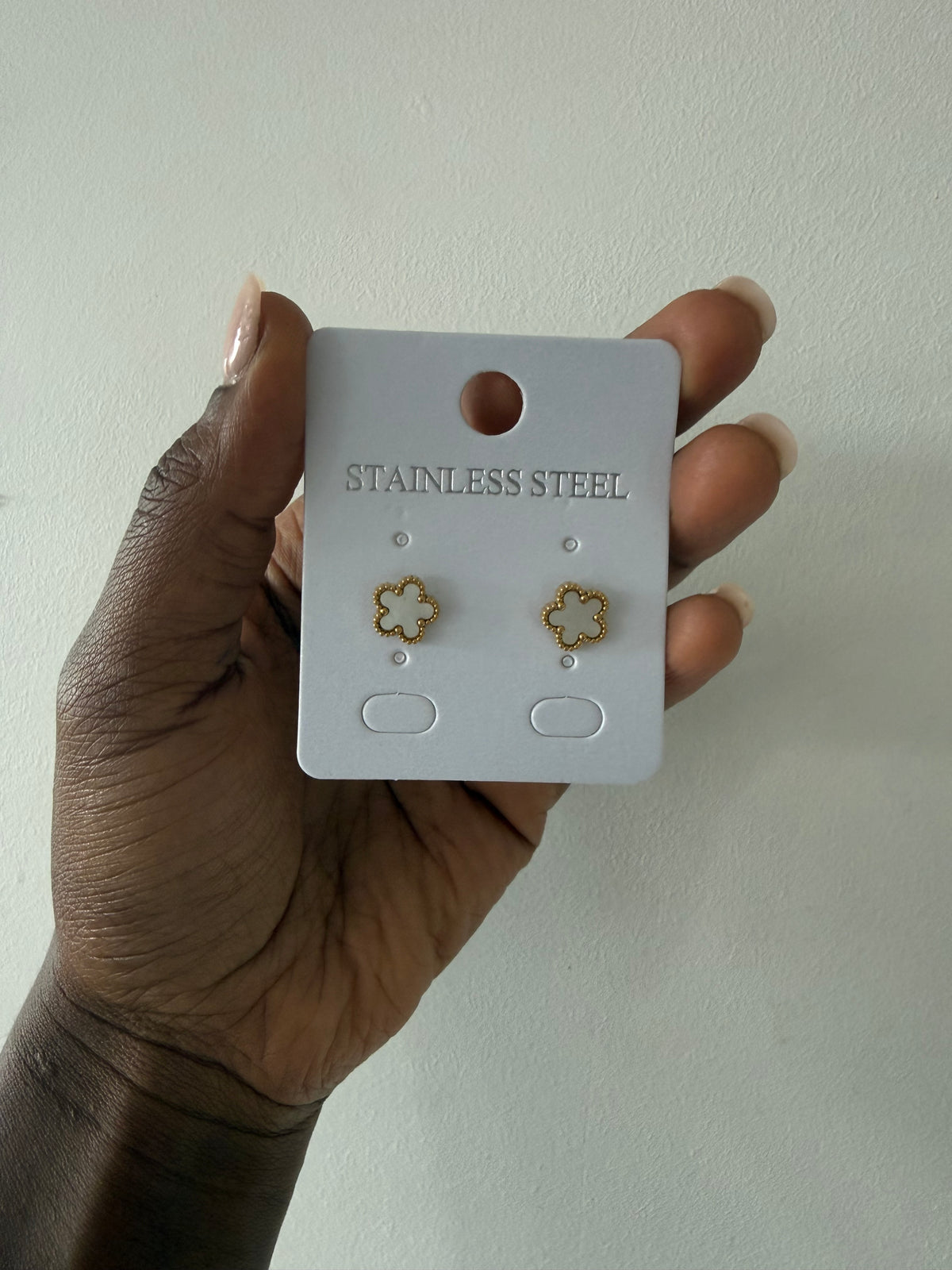 Boucles d’oreilles Trèfle Doré & Blanc en Acier Inoxydable