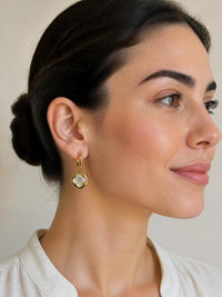 Boucles d’oreilles dorées trèfle nacré