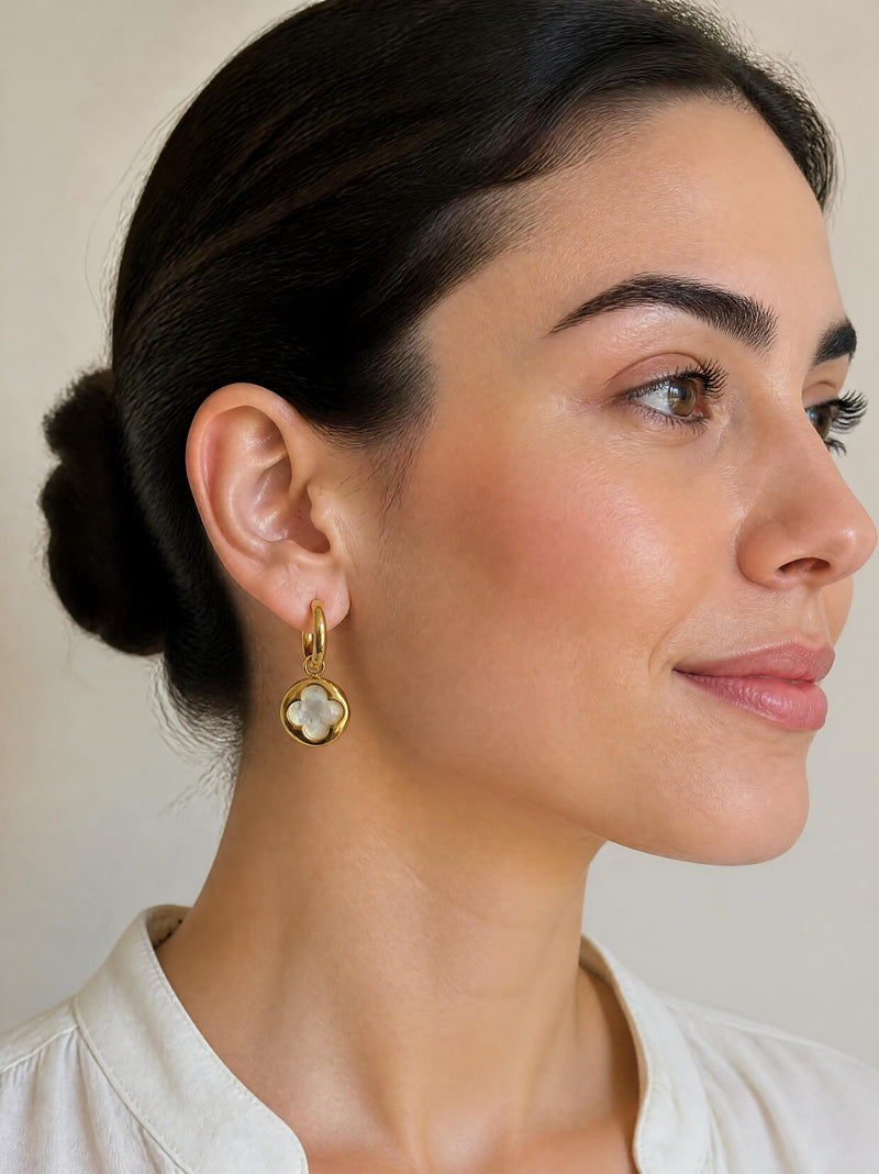 Boucles d’oreilles dorées trèfle nacré