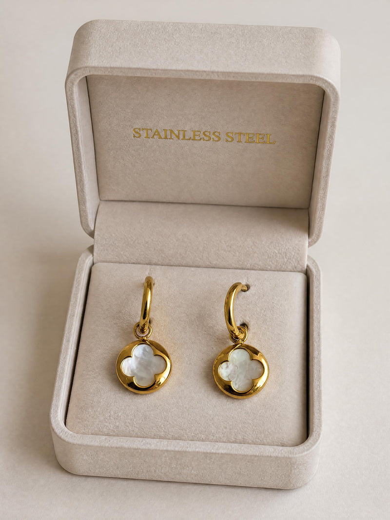 Boucles d’oreilles dorées trèfle nacré
